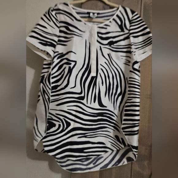 LAFAYETTE 148 Newyork 100% silk Shari ShortSleeve Zebra-Print Top Black/White. M - Picture 8 of 16